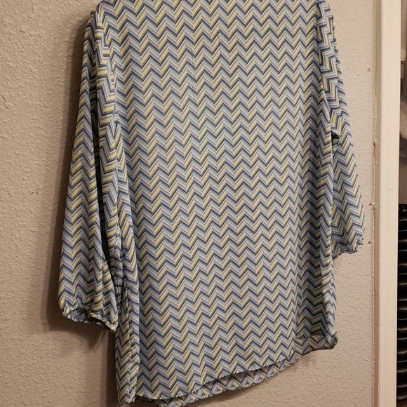Women's Chevron blouse - Picture 2 of 2